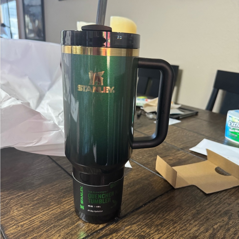 Wicked 40oz green Stanley 40 oz NWT